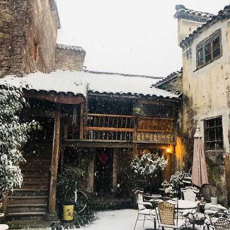 Old Street Courtyard Apartment Huangshan Bagian luar foto
